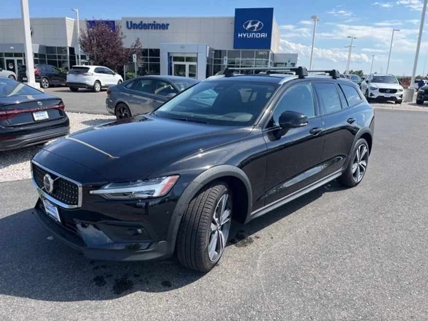 2026 Volvo V60 Cross Country B5 Plus photo 1