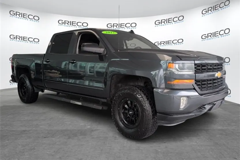 2017 Chevrolet Silverado 1500 LT photo 1