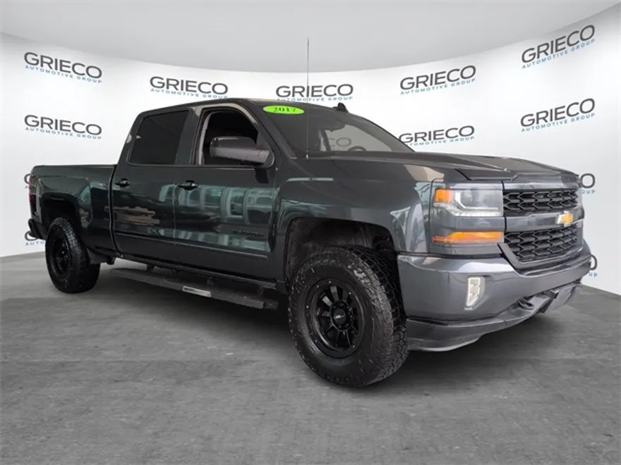 2017 Chevrolet Silverado 1500 LT photo 1