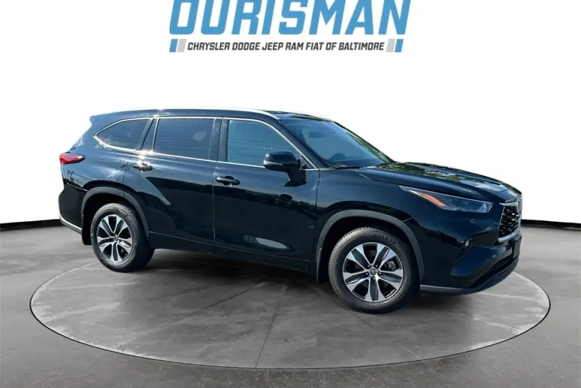 2022 Toyota Highlander XLE photo 1