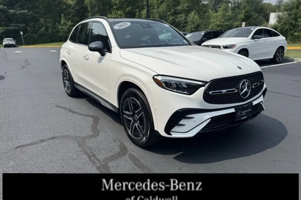 2025 Mercedes Benz GLC 300 4MATIC photo 1