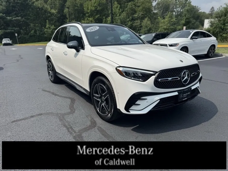 2025 Mercedes Benz GLC 300 4MATIC photo 1