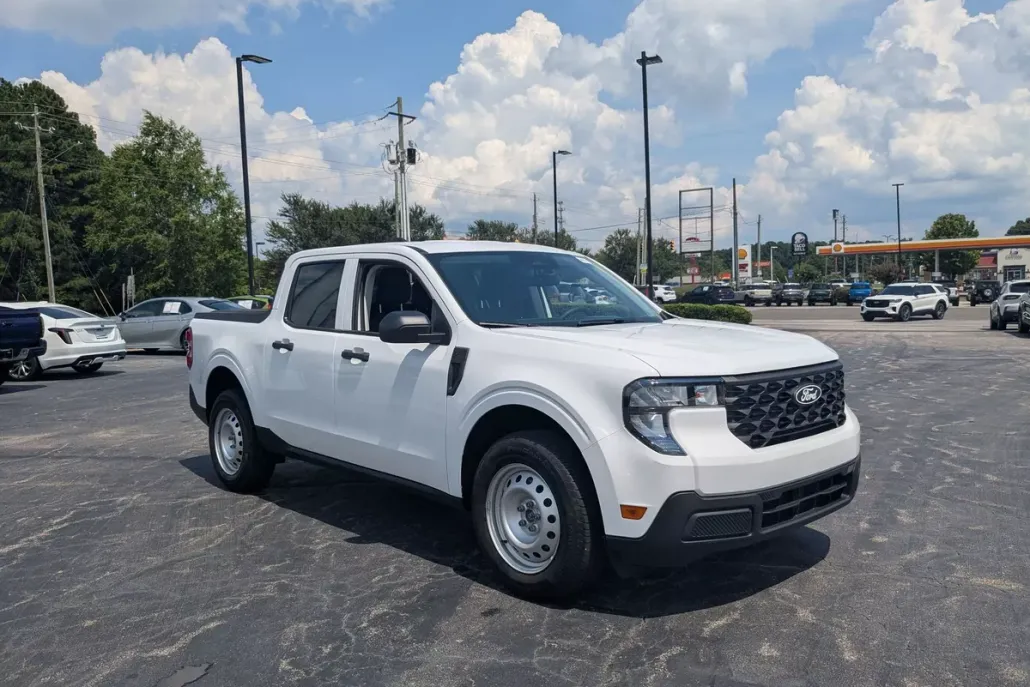 2025 Ford Maverick XL photo 1