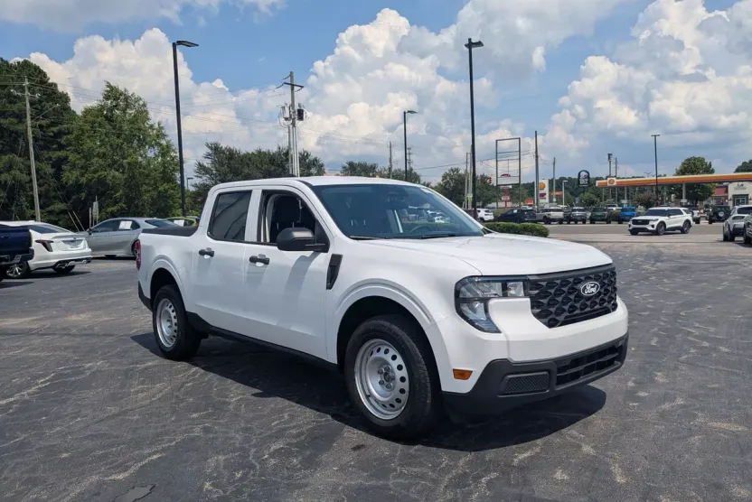 2025 Ford Maverick XL photo 1