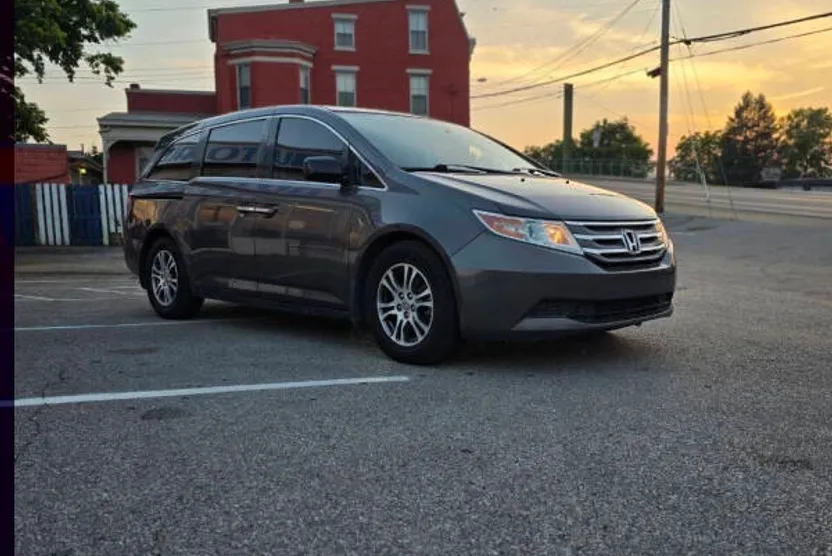 2013 Honda Odyssey EX-L photo 1