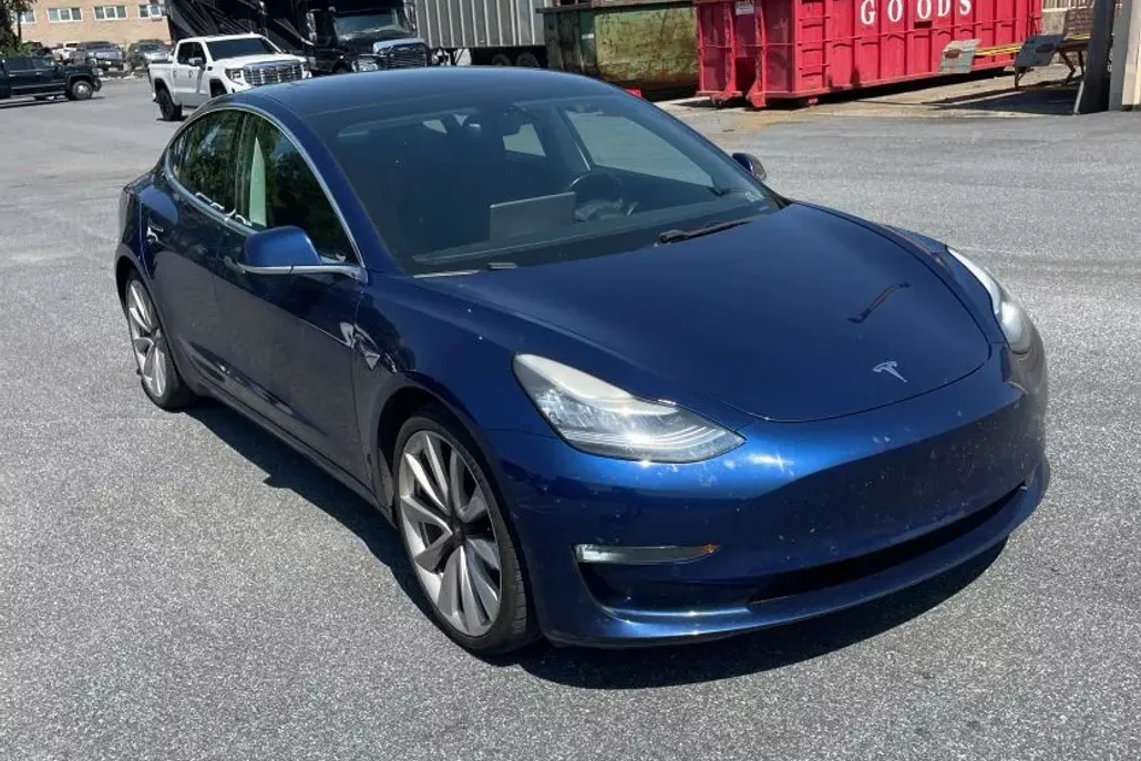 2019 Tesla Model 3 Long Range photo 1