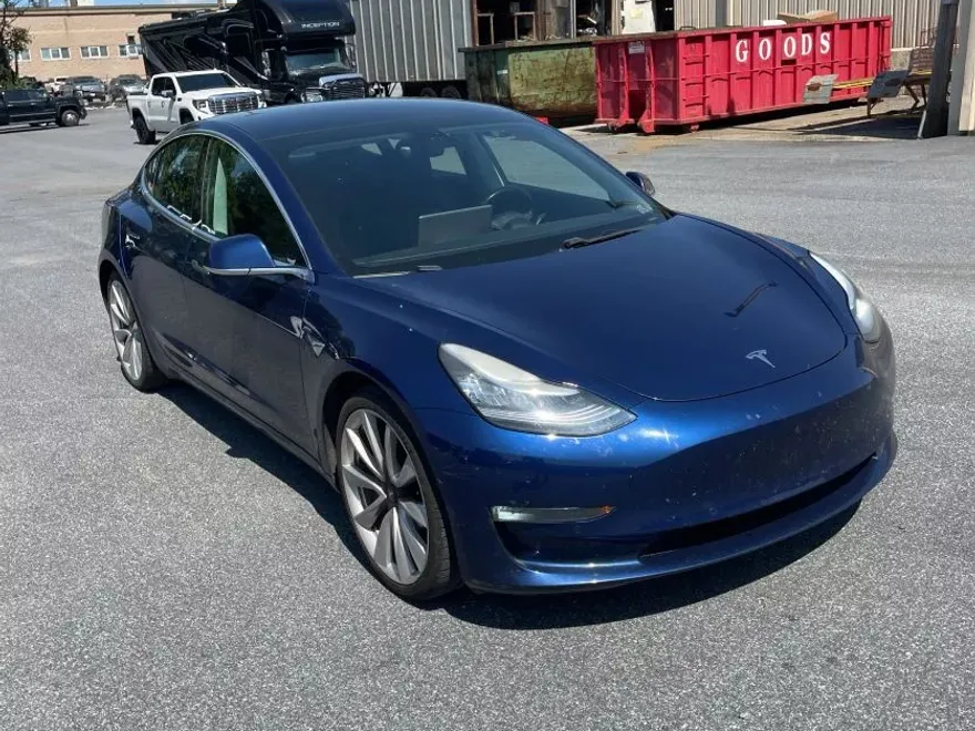 2019 Tesla Model 3 Long Range photo 1