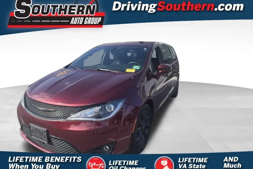 2018 Chrysler Pacifica Touring Plus photo 1