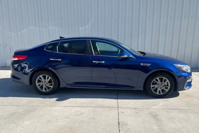 2020 Kia Optima LX photo 1