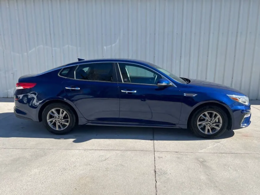 2020 Kia Optima LX photo 1