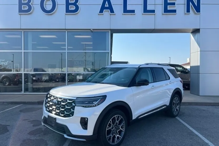 2025 Ford Explorer Platinum photo 1