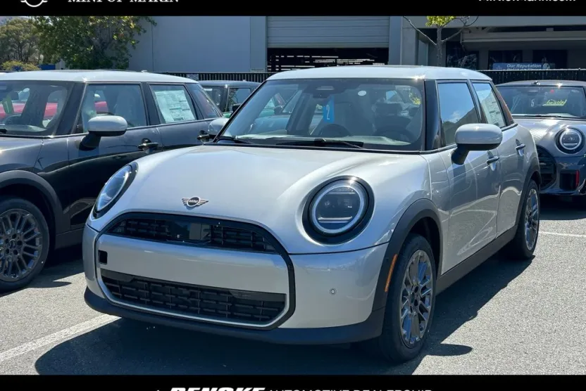 2026 Mini Cooper 4 Door Hardtop Signature photo 1