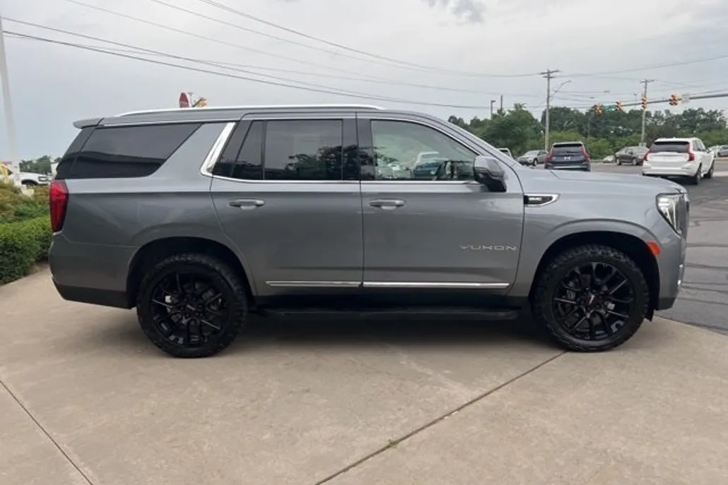 2022 Gmc Yukon SLT photo 1