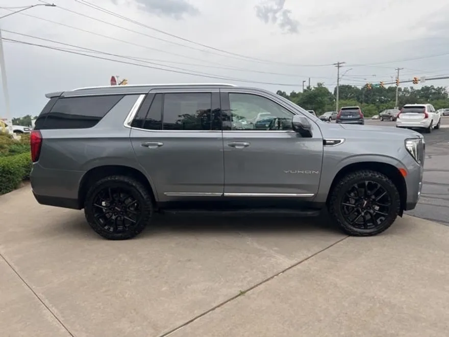 2022 Gmc Yukon SLT photo 1