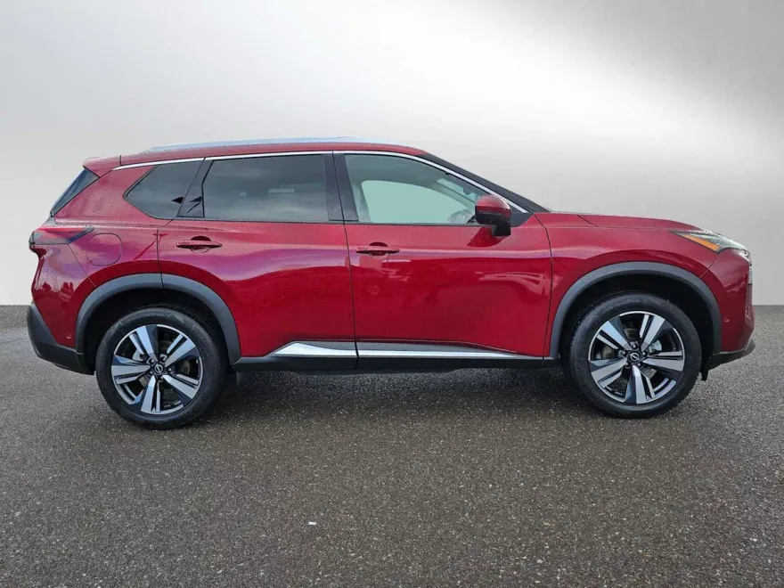 2023 Nissan Rogue SL photo 1