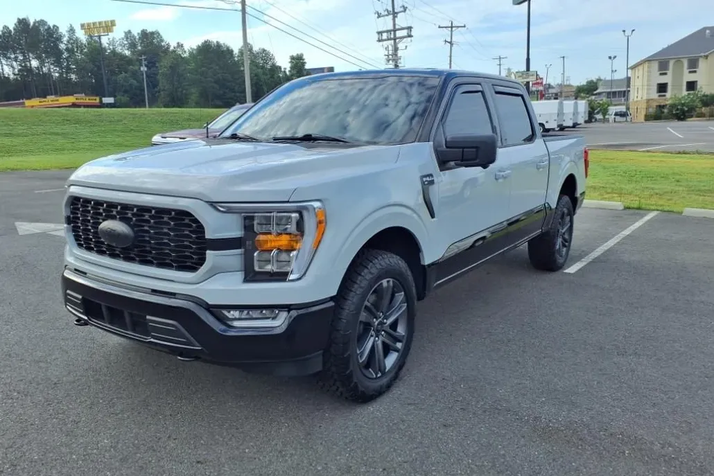2023 Ford F-150 XLT photo 1