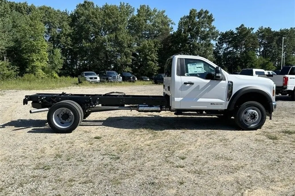 2025 Ford F-550 photo 1