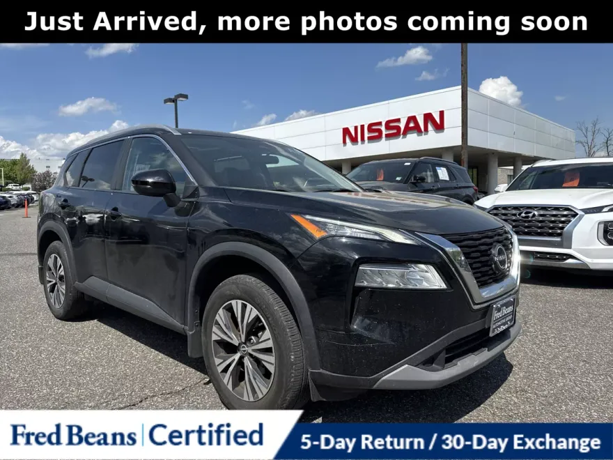 2022 Nissan Rogue SV photo 1
