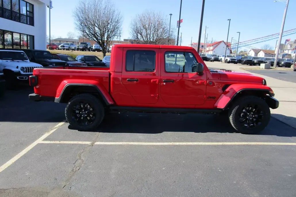 2025 Jeep Gladiator photo 1