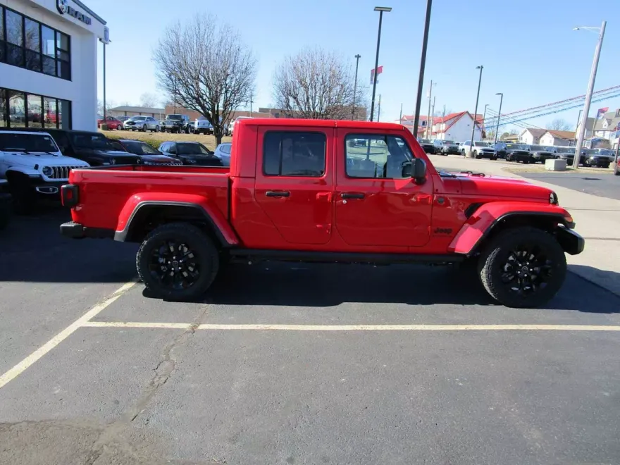 2025 Jeep Gladiator photo 1