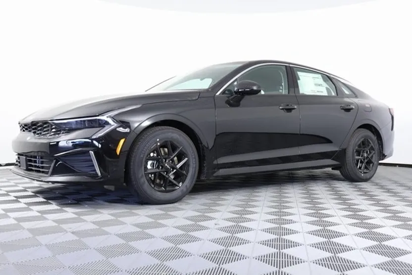 2025 Kia K5 LXS photo 1
