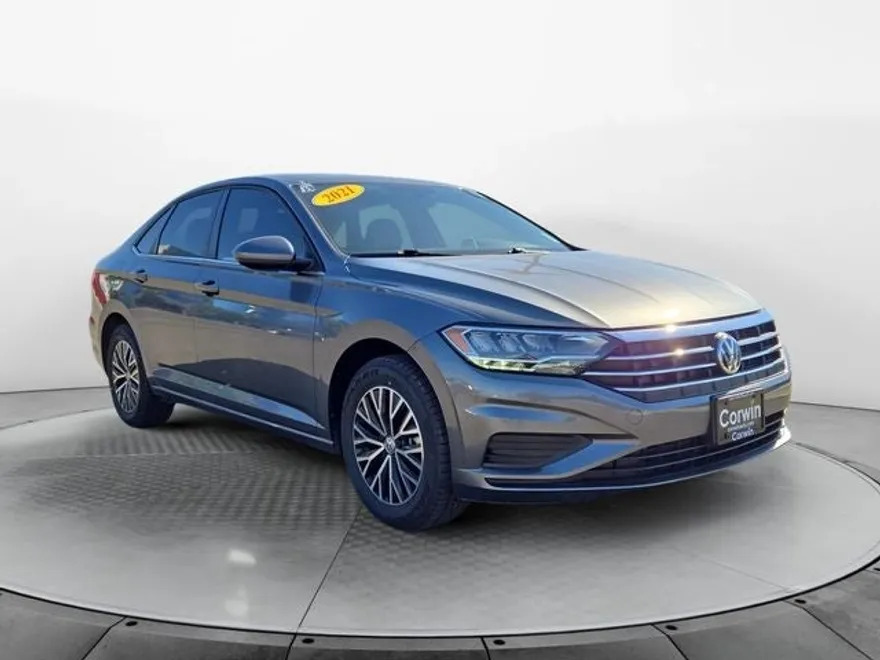 2021 Volkswagen Jetta SE R-Line photo 1