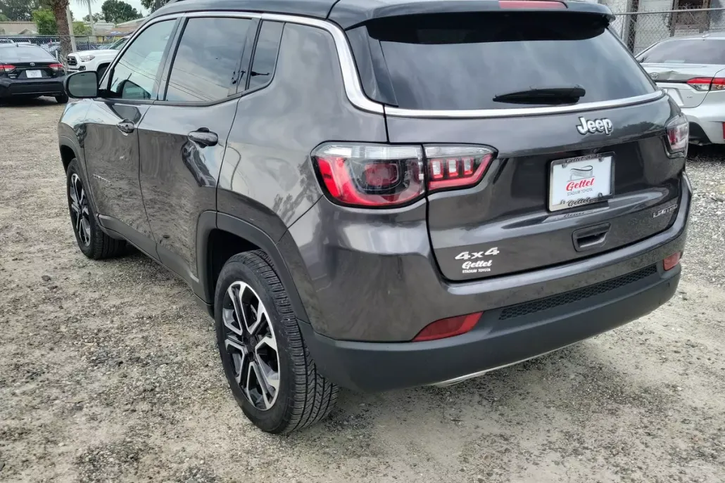 2023 Jeep Compass Limited photo 1