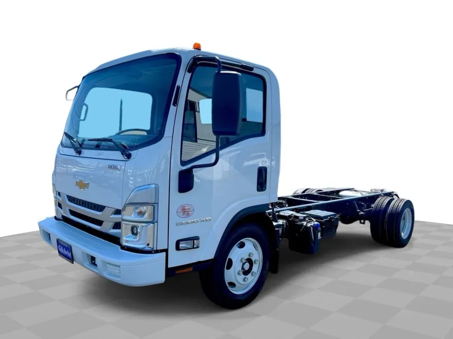 2024 Chevrolet Silverado photo 1