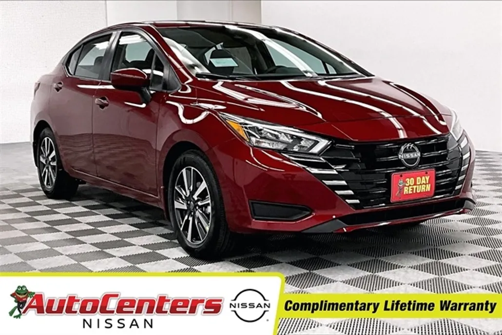 2025 Nissan Versa 1.6 SV photo 1