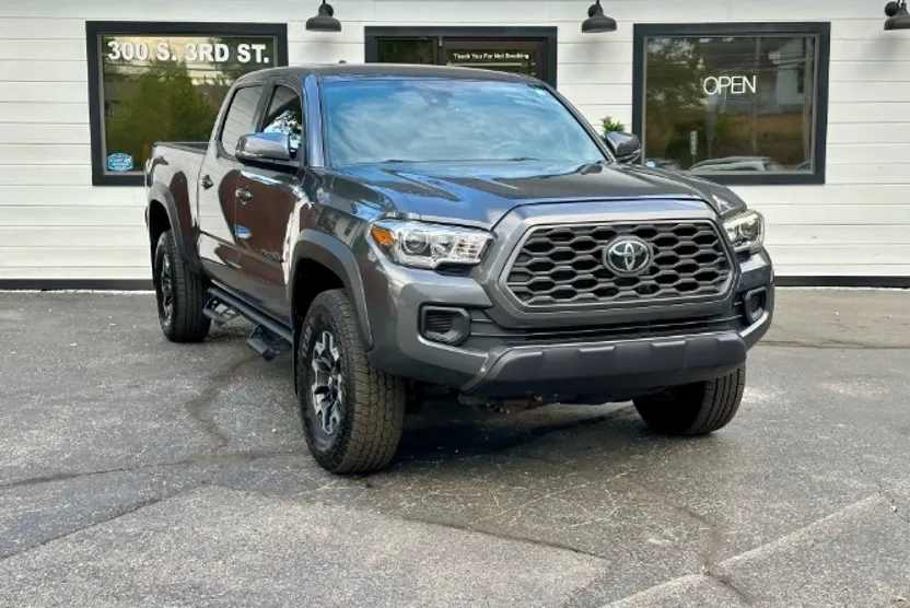 2020 Toyota Tacoma SR5 photo 1