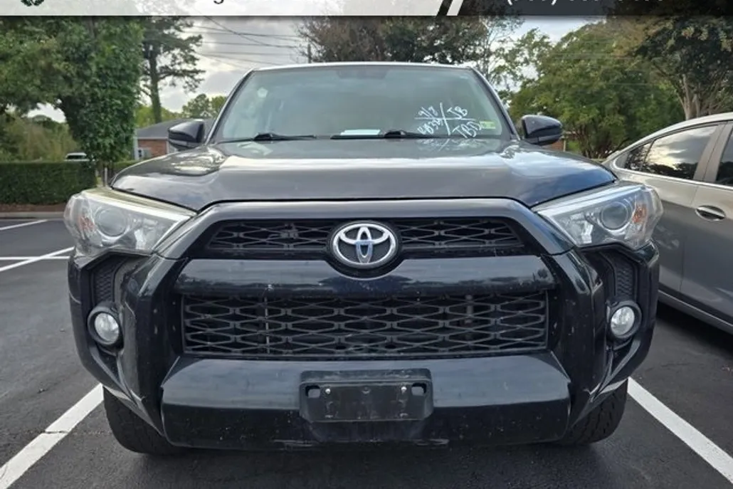 2019 Toyota 4Runner SR5 photo 1
