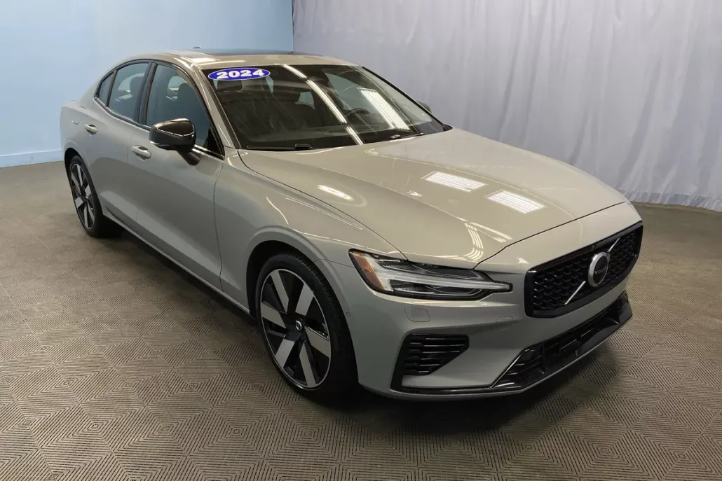2024 Volvo S60 Ultimate photo 1