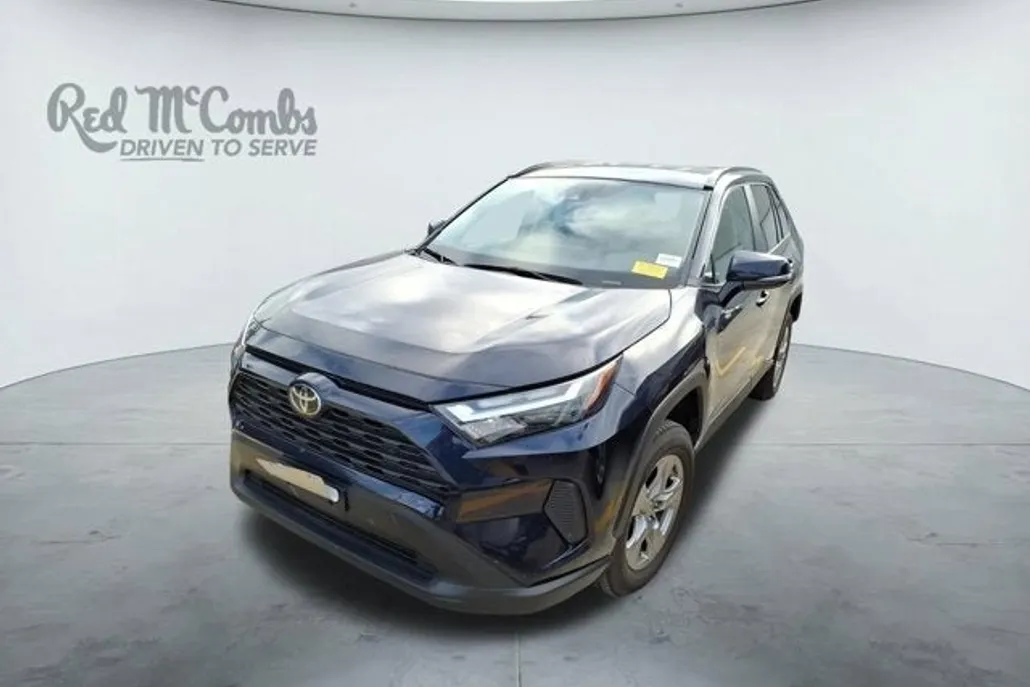 2024 Toyota RAV4 XLE photo 1
