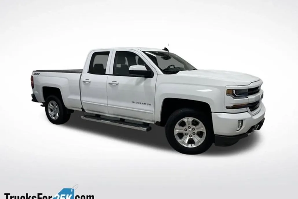 2017 Chevrolet Silverado 1500 LT photo 1