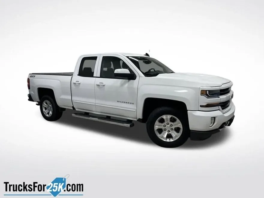 2017 Chevrolet Silverado 1500 LT photo 1