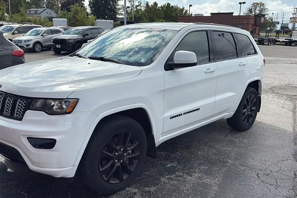 2021 Jeep Grand Cherokee Laredo X photo 1