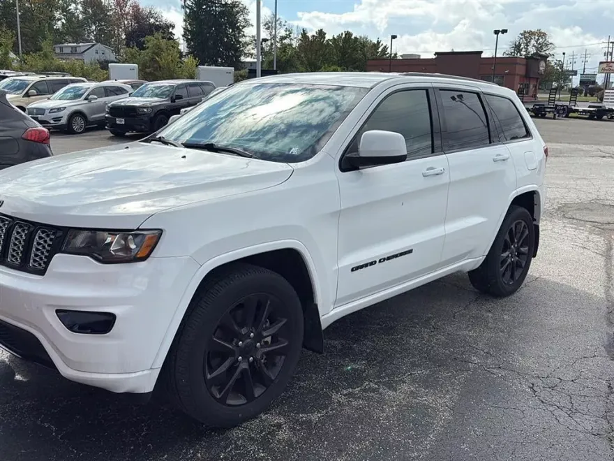 2021 Jeep Grand Cherokee Laredo X photo 1