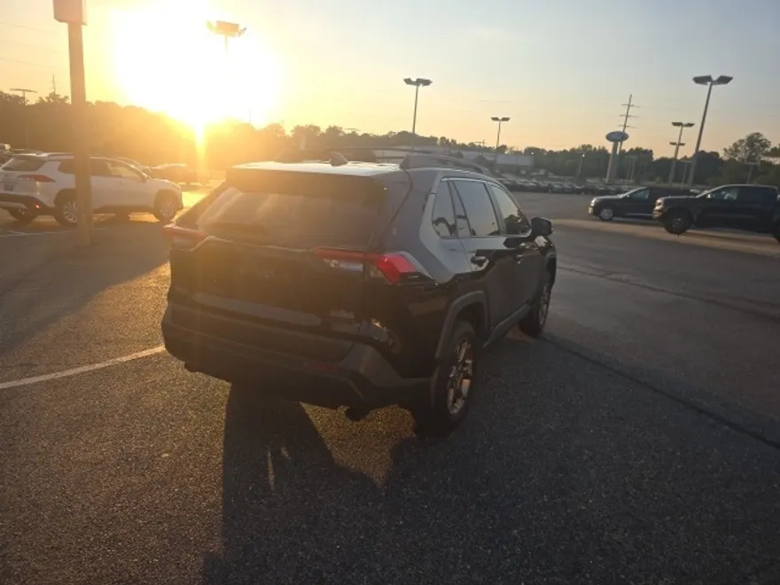 2023 Toyota RAV4 Hybrid photo 1