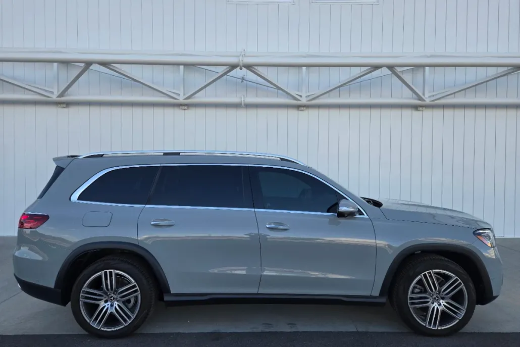 2024 Mercedes Benz GLS 450 4MATIC photo 1