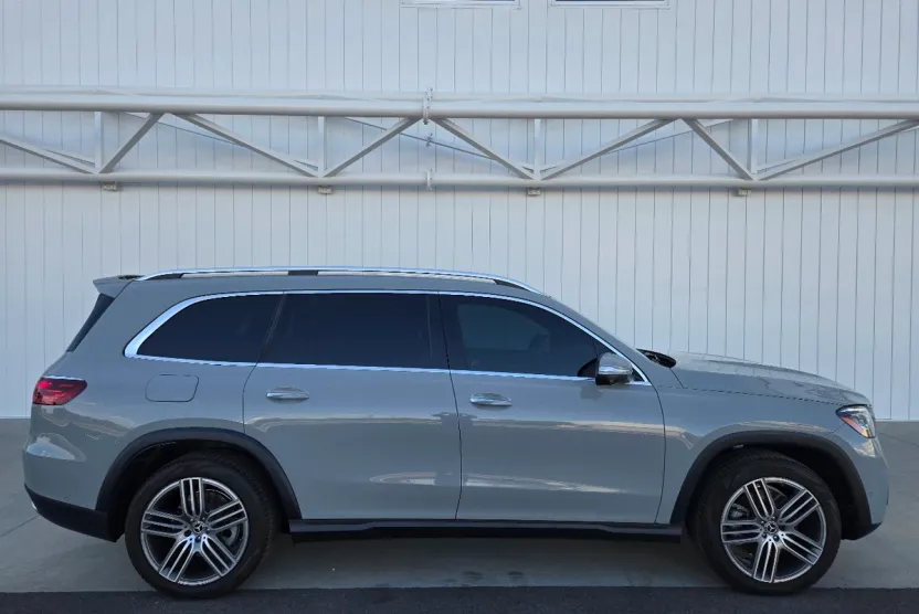 2024 Mercedes Benz GLS 450 4MATIC photo 1
