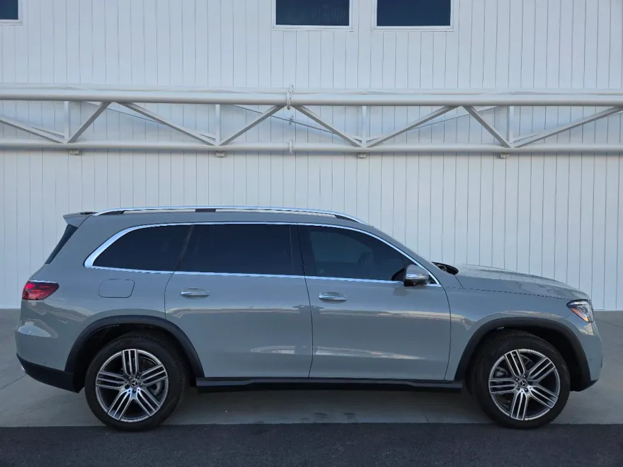 2024 Mercedes Benz GLS 450 4MATIC photo 1