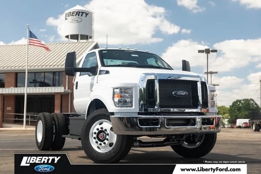 2025 Ford F-750 photo 1