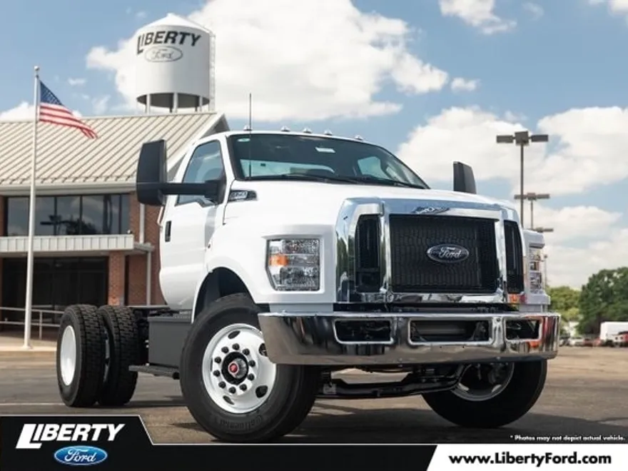 2025 Ford F-750 photo 1