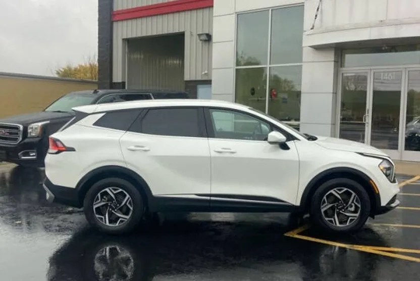 2023 Kia Sportage LX photo 1