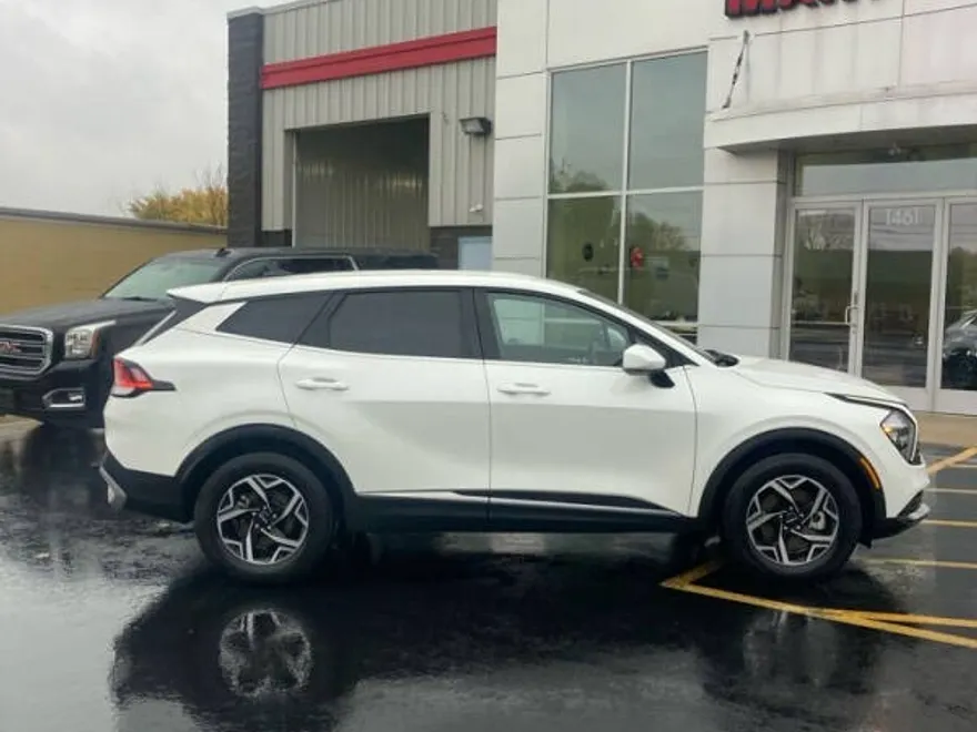 2023 Kia Sportage LX photo 1
