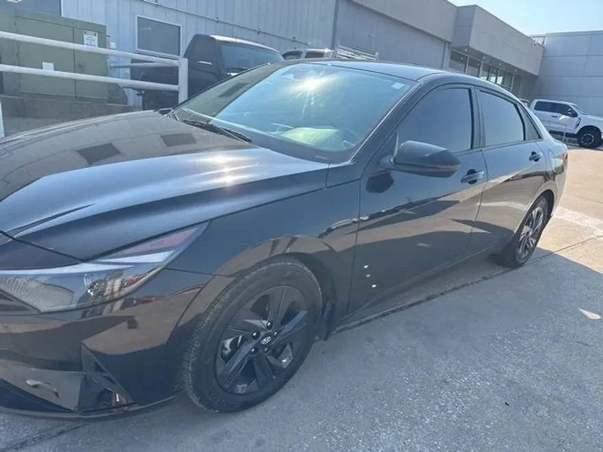 2023 Hyundai Elantra SEL photo 1