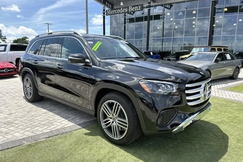 2025 Mercedes Benz GLS 450 4MATIC photo 1