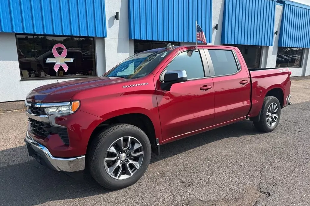 2022 Chevrolet Silverado 1500 LT photo 1