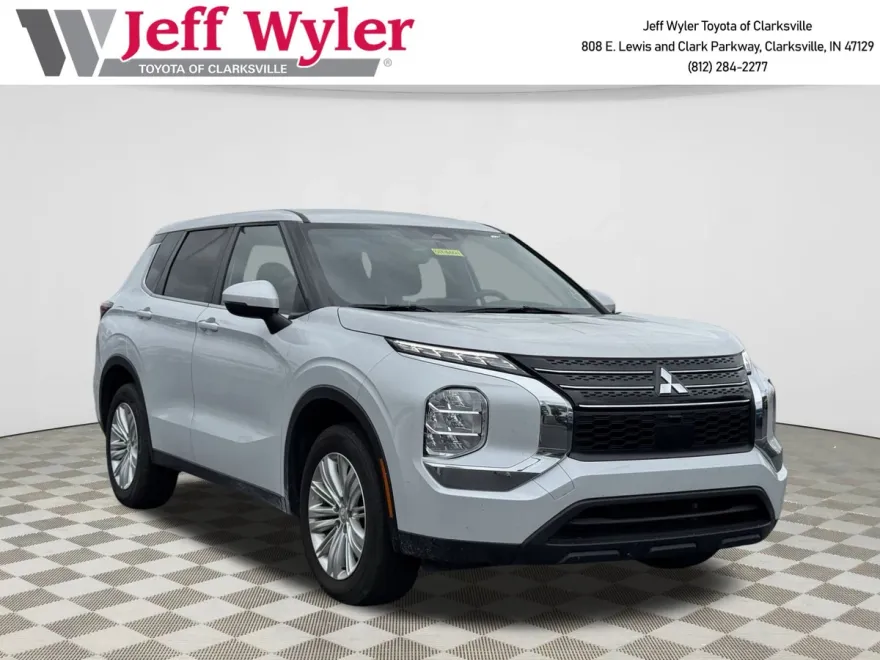 2024 Mitsubishi Outlander ES photo 1