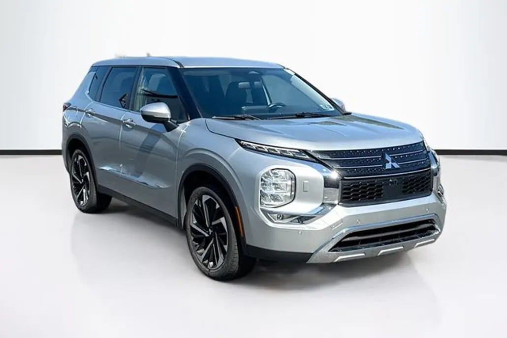 2022 Mitsubishi Outlander SE photo 1